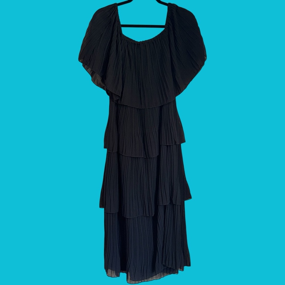 Off-Shoulder Tiered Black Midi Dress - Picture 4 of 9